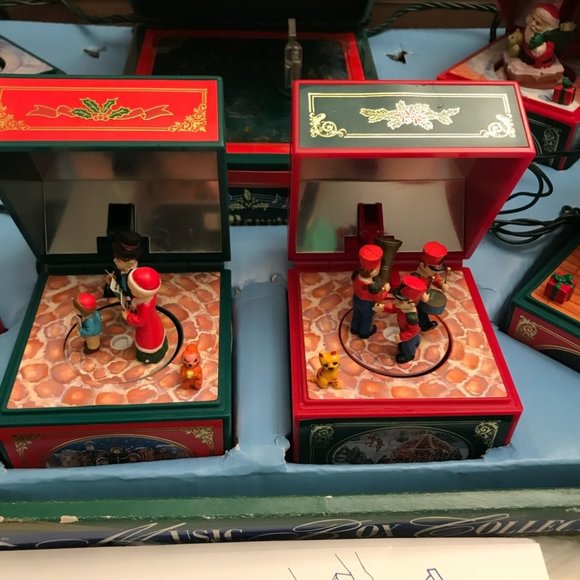 Vintage Noma Music box Christmas Collection plays 18 songs animated. - Picture 9 of 16